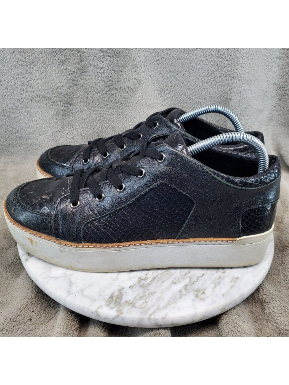 M4D3 Shoes Womens Size 9 Black Leather Low Top Sneakers *Read*